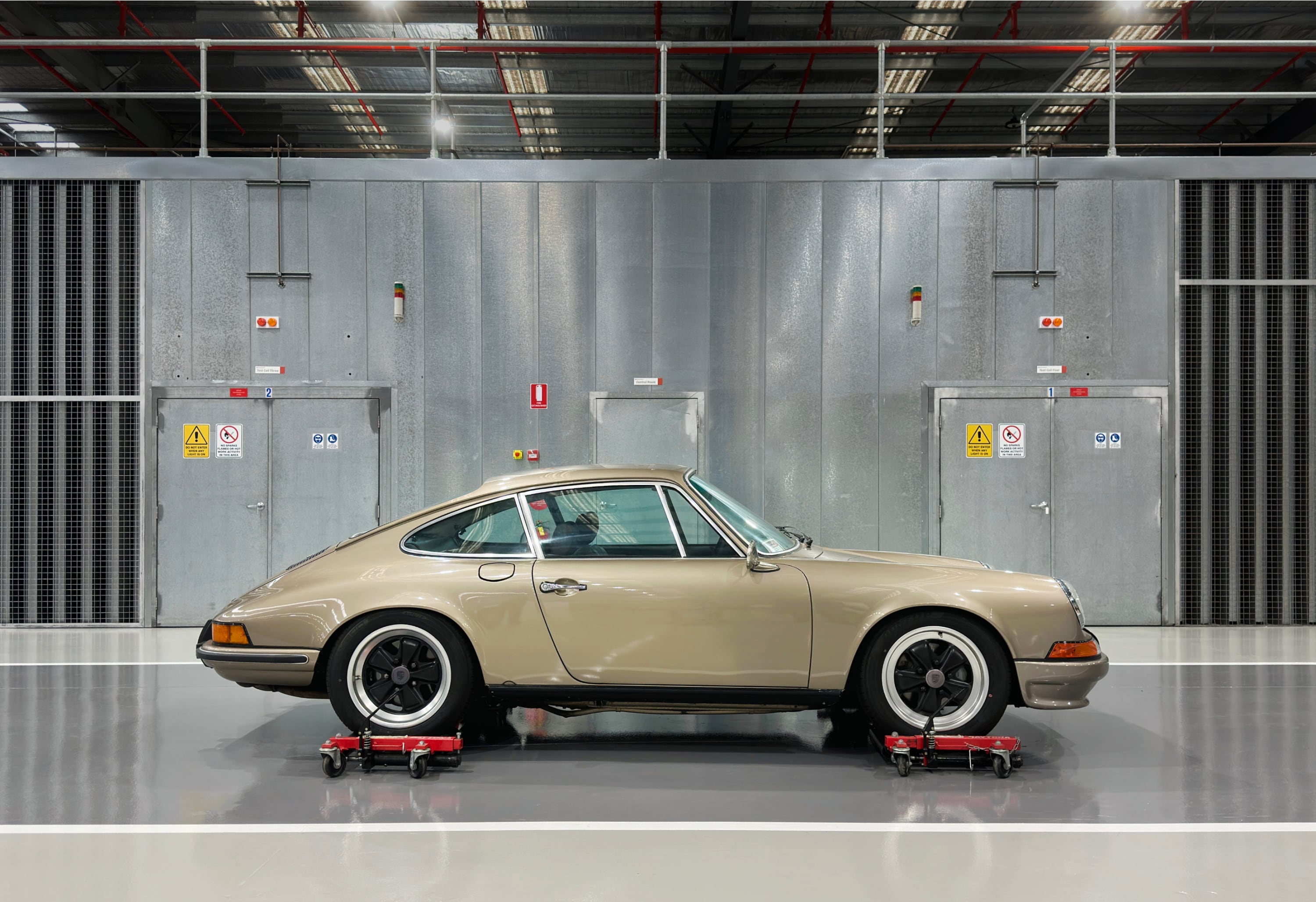 Porsche 911 G-body in cream, side angle