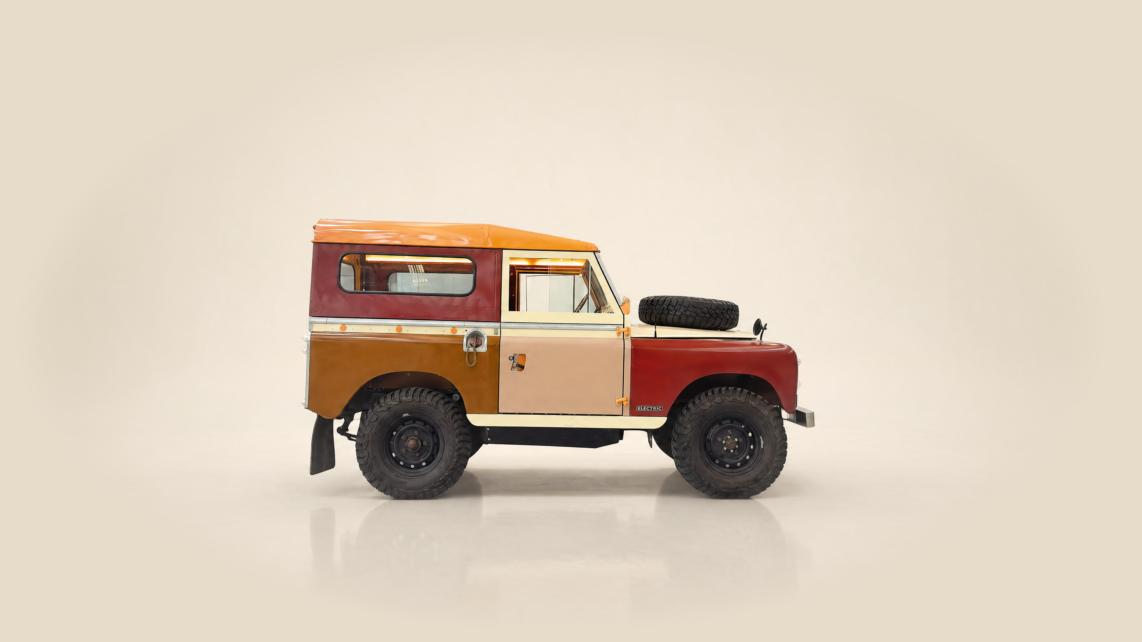 Land Rover Series IIA hard-top, side profile
